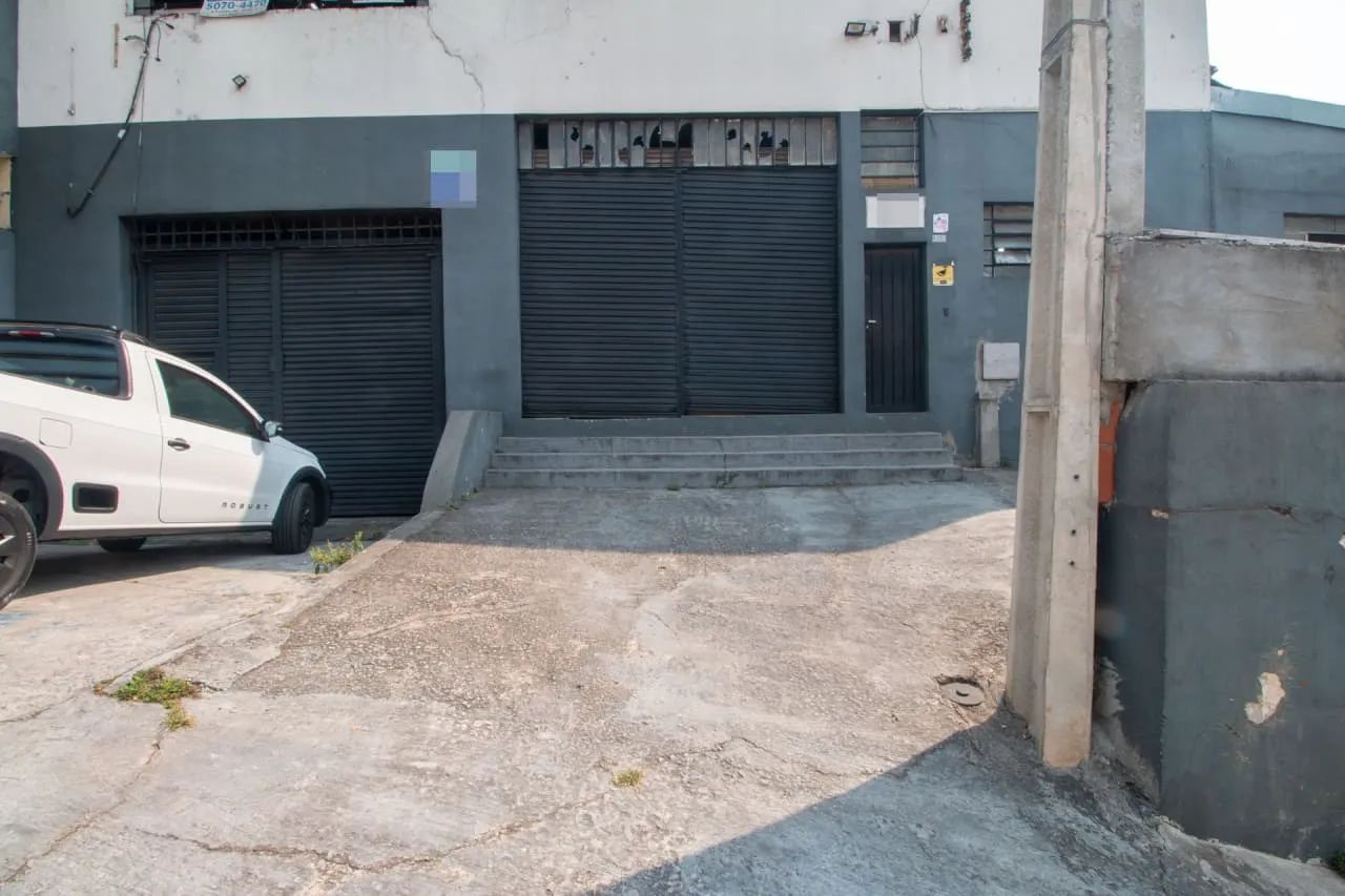 Galpão na Rua Coronel Fawcett, 1128  435 m²