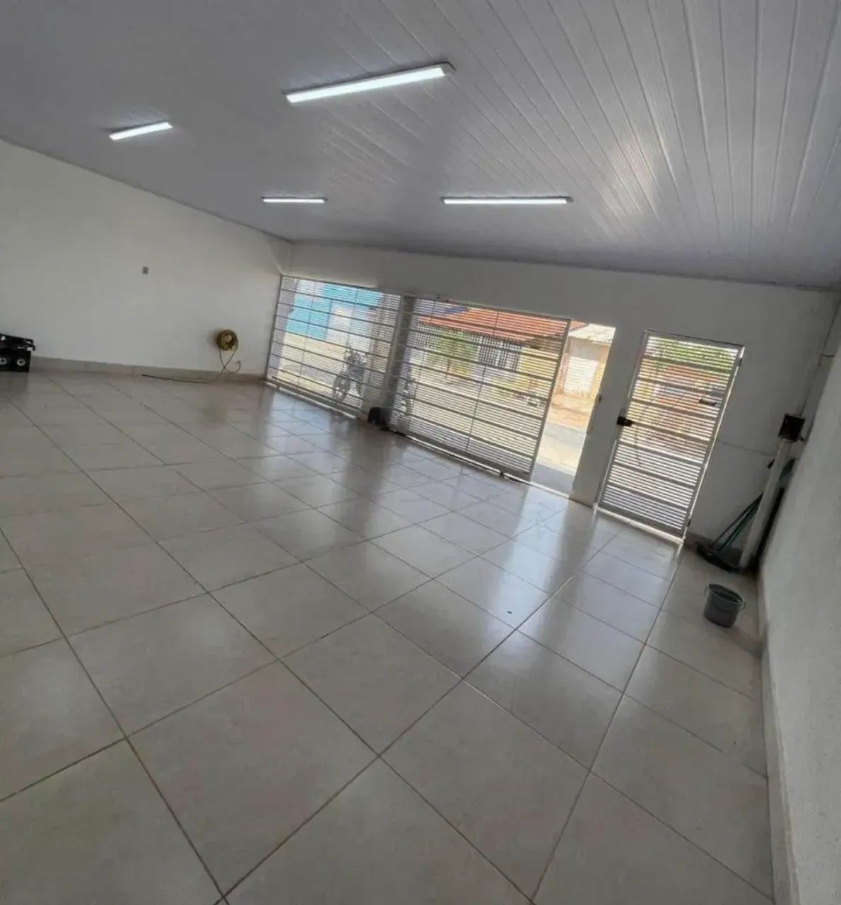 CASA COND. SÁVIO BRANDÃO, 3 QUARTOS 2 SUÍTES, ESCRITÓRIO E CHURRASQUEIRA, C/ REFORMAS E AR - Foto 3