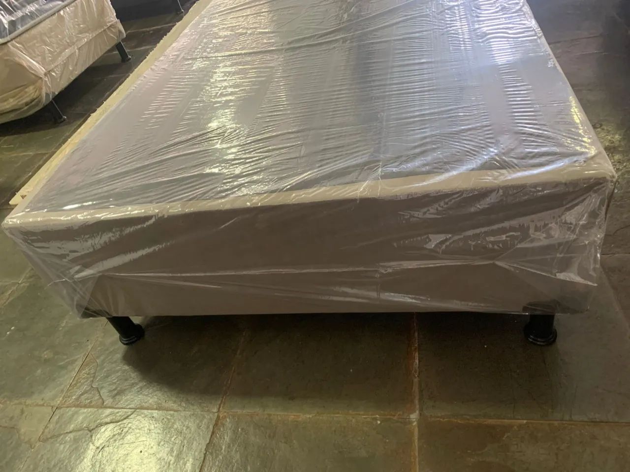 BASE BOX SOLTEIRO SUEDE BEGE NOVA R$ 250,00 - Foto 2
