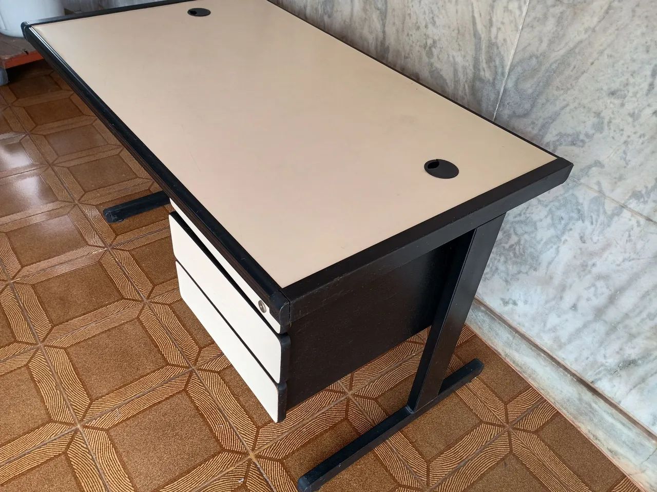 Mesa de Escritorio com Gavetas e carrinho auxiliar  - Foto 5
