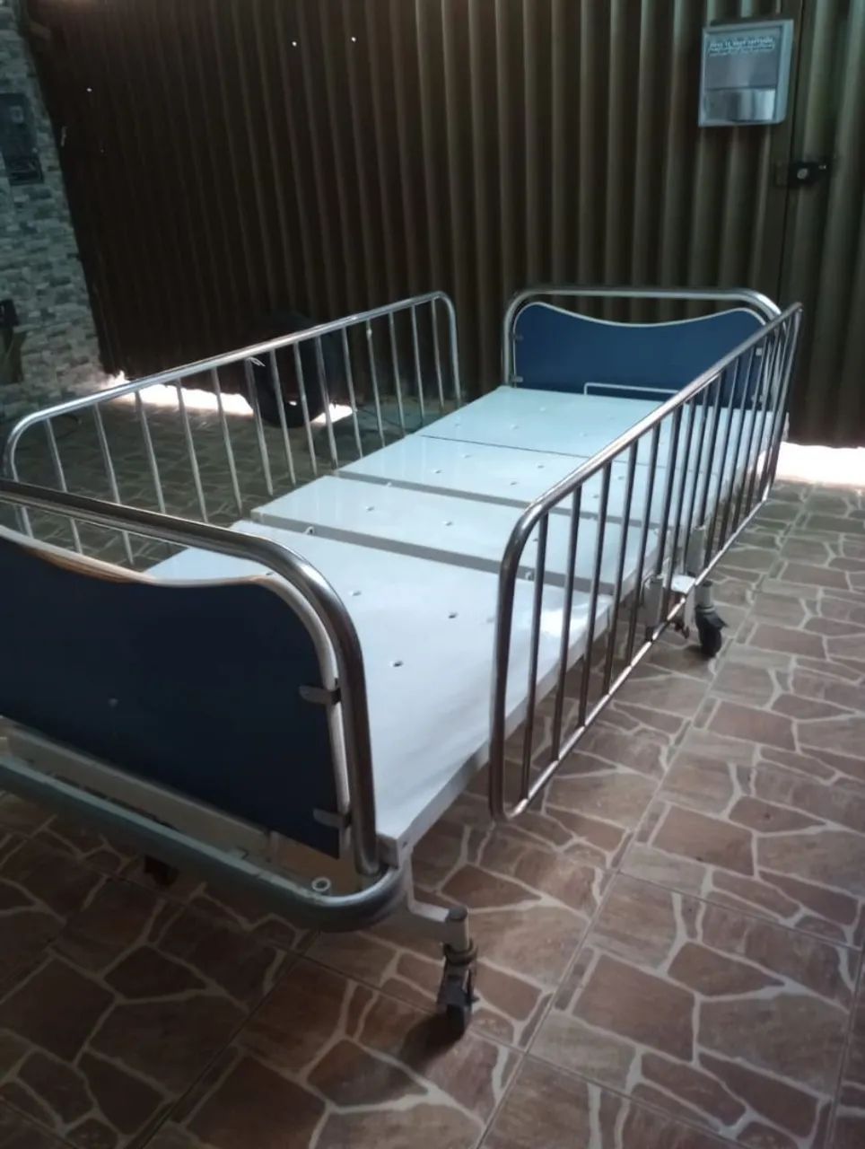 Cama hospitalar com colchão, marca Núcleo tech 