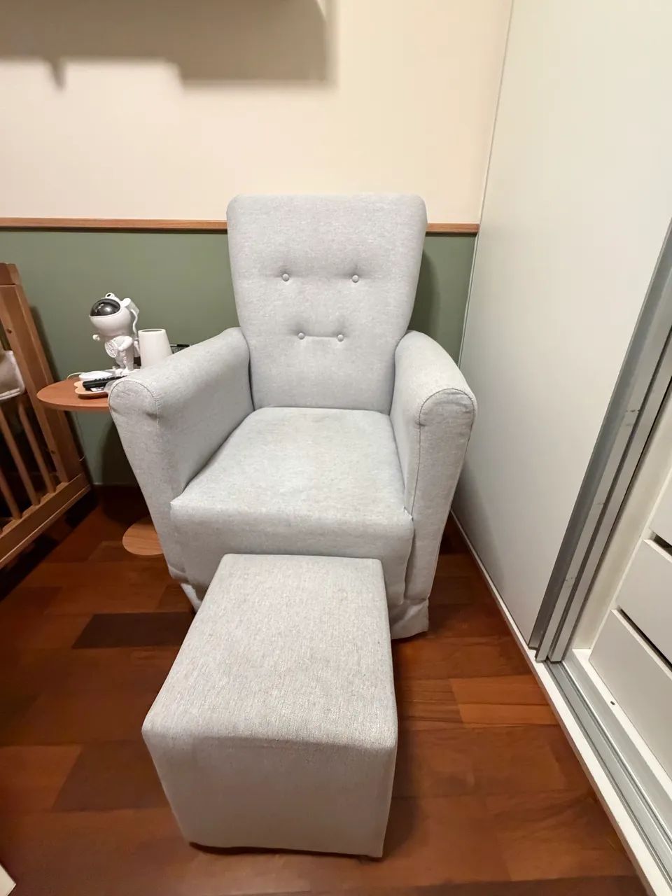 Poltrona Amamentação com puff - Foto 2