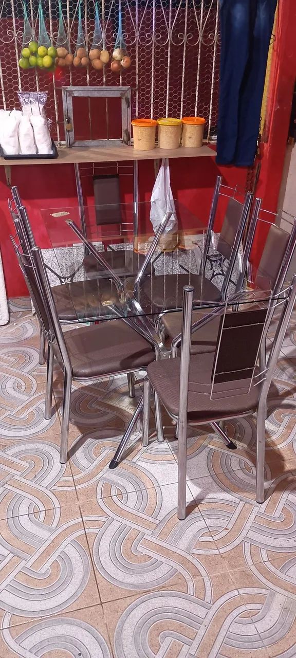 Mesa  de vidro com 6 cadeiras 