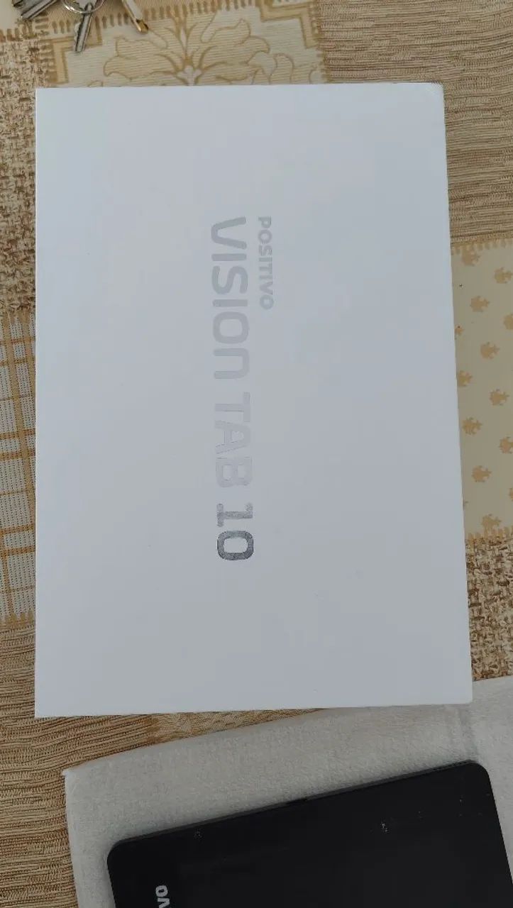 Vendo dois tablets com tela quebrada ,um positivo e um Samsung 