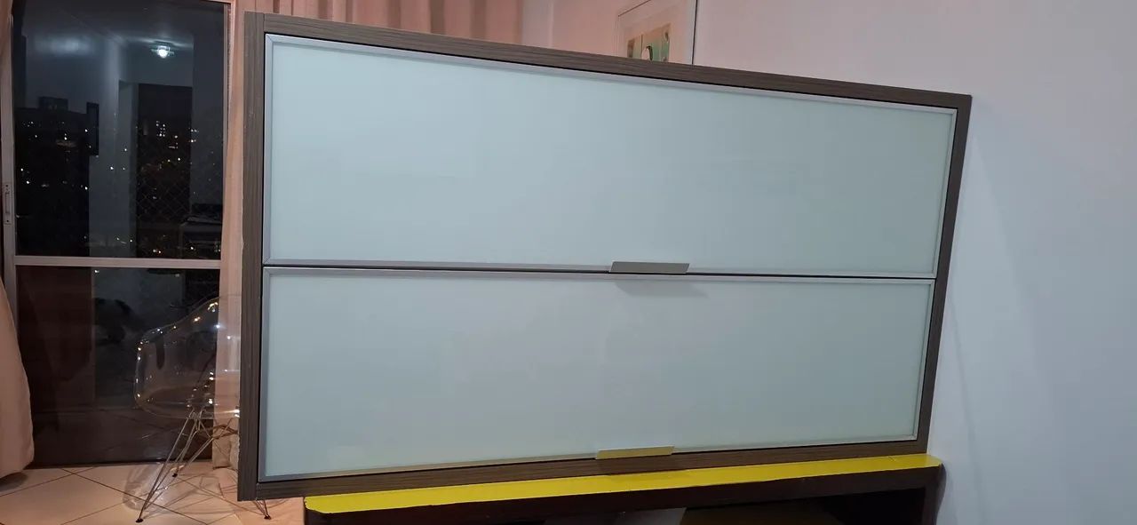 Armário aéreo com porta de vidro temperado 