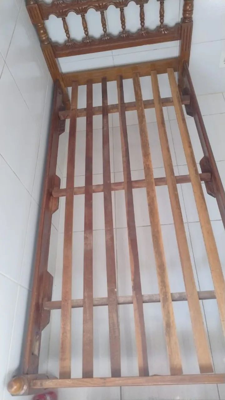 Cama solteirão em madeira maciça trabalhada - Foto 4