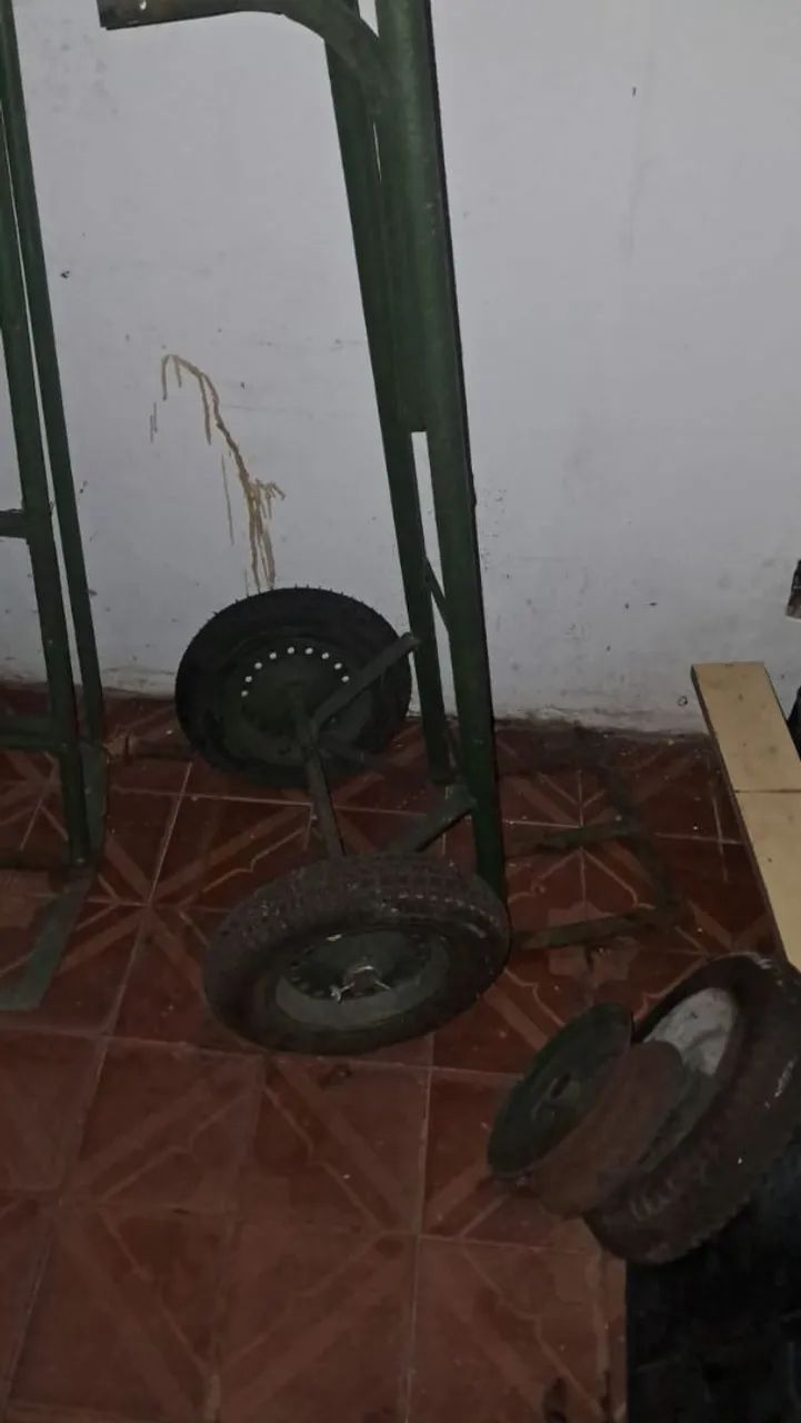 Vende se carrinho  pra transporte  de produtos - Foto 2