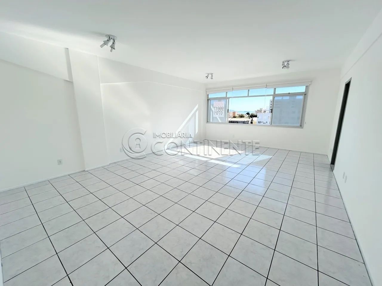 SALA - COMERCIAL- A VENDA- NO ESTREITO