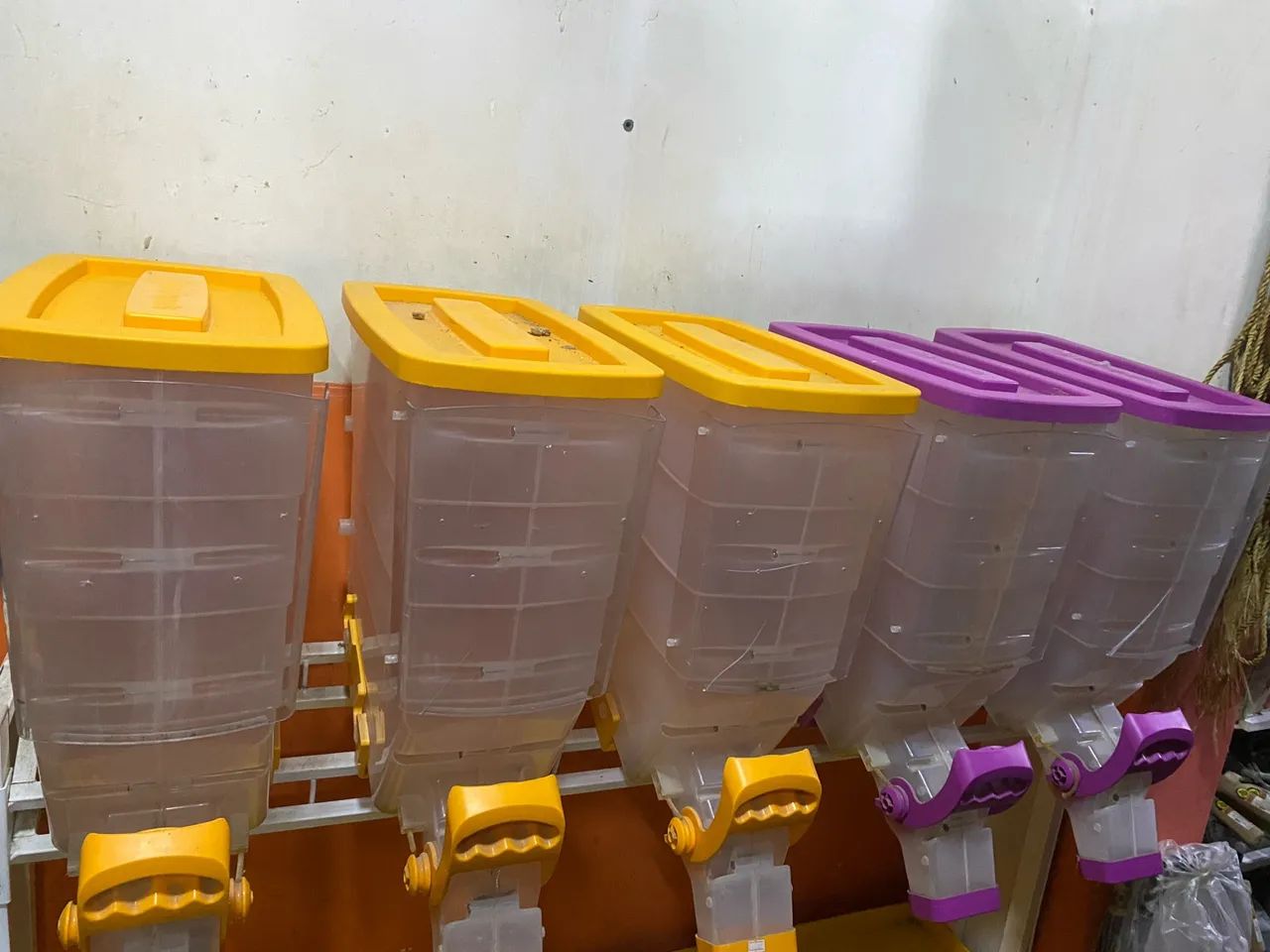 Vendo Dois Box de Ração - Foto 3