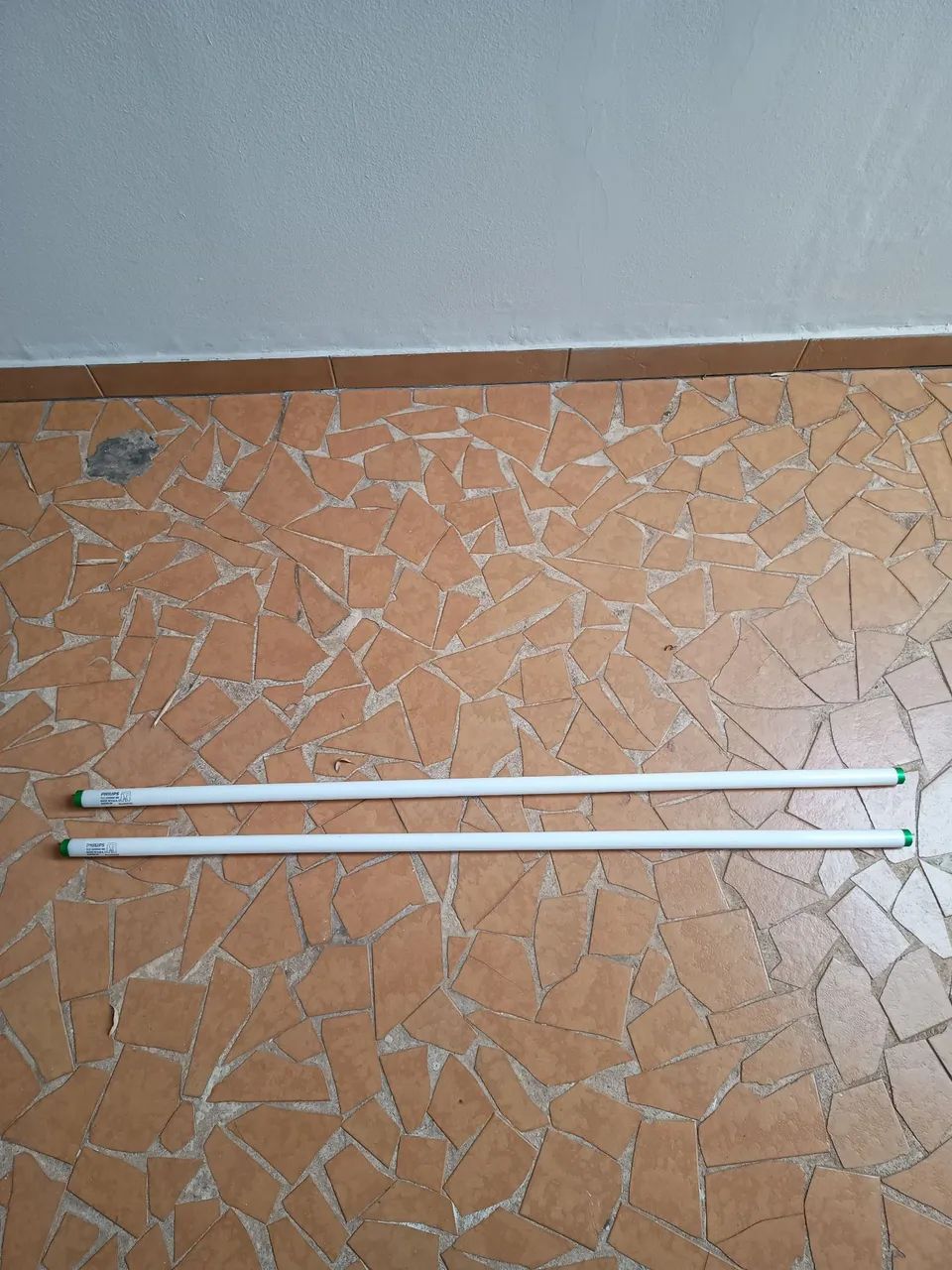 2 lâmpadas fluorescentes Philips 32 w