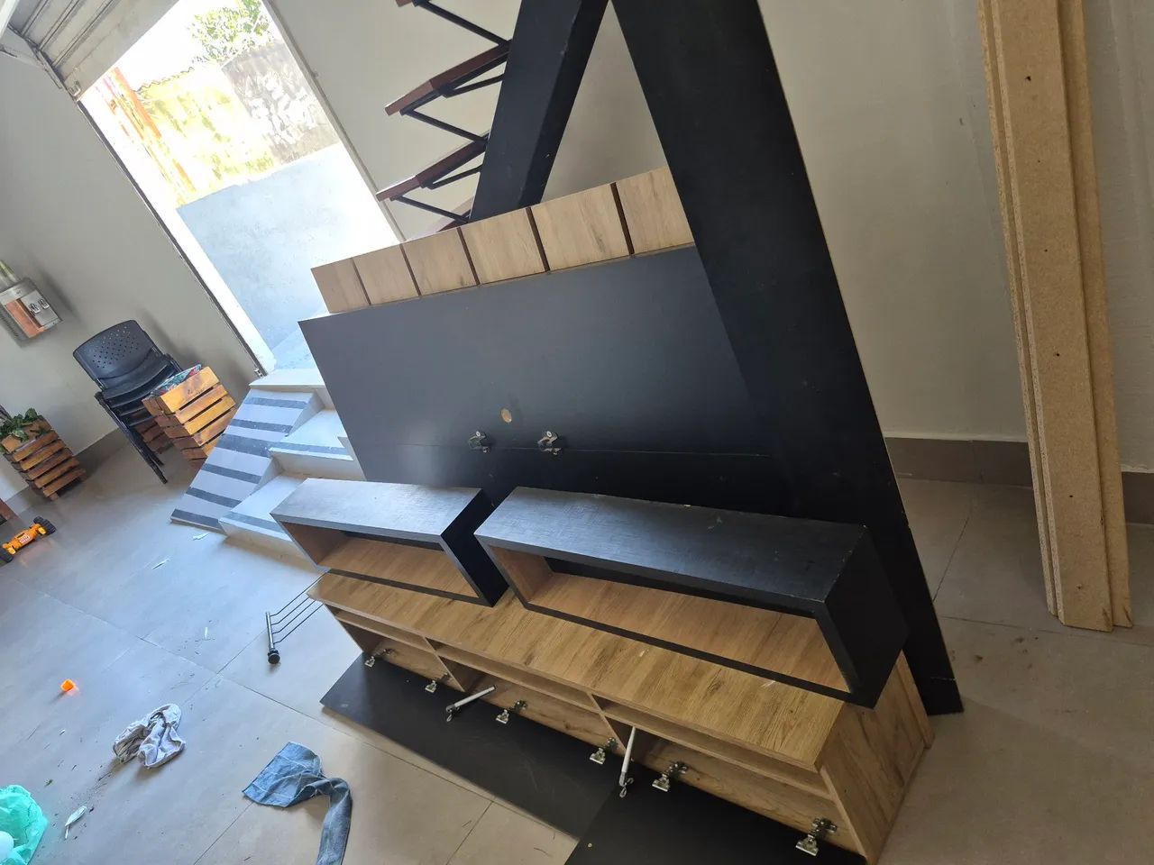 Painel para TV,  2 nichos e prateleira  - Foto 2