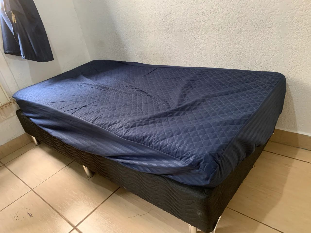 Cama de solteiro + cadeira estofada ? conjunto - Foto 3