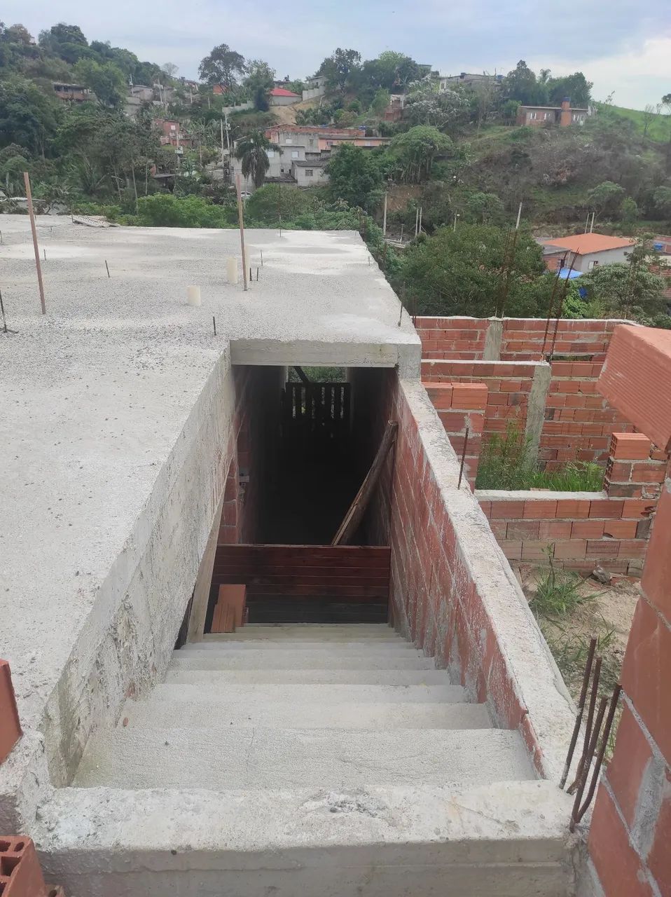 Terreno com casa em construção. - Foto 5