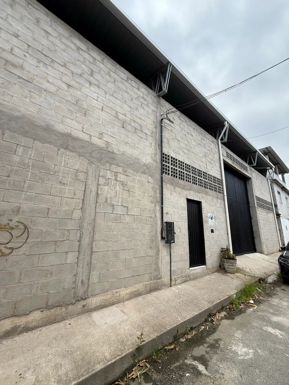 Alugo Galpão bairro Oriente 