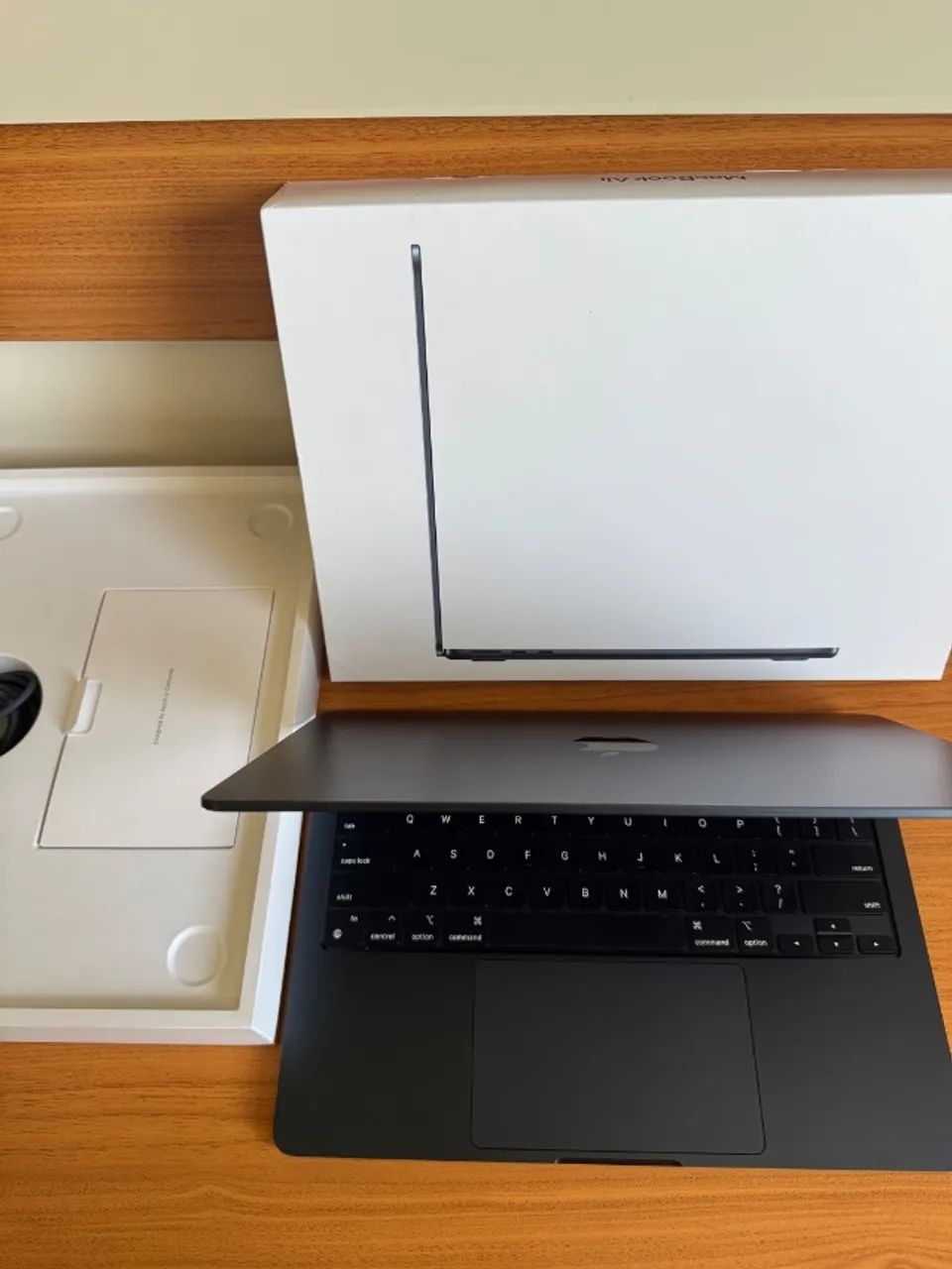 MacBook Air - M2 - 8GB / 256SSD - 78 Ciclos apenas com Caixa