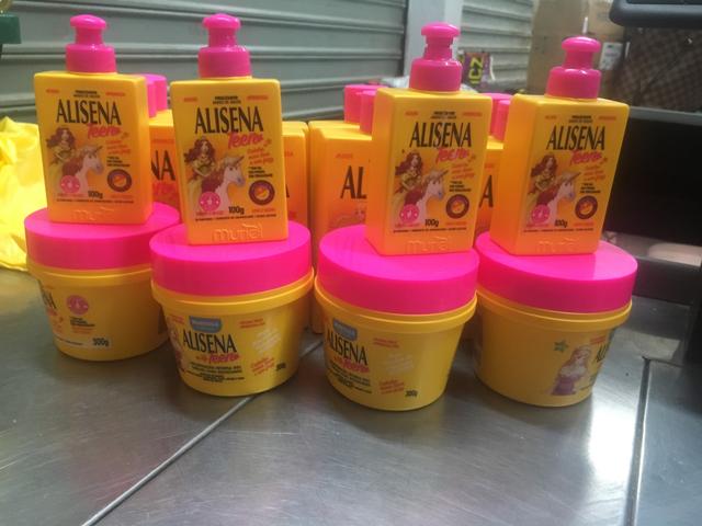 Kit alisena teen