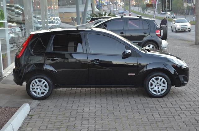 Fiesta hatch 1.6 class flex 4p manual *segundo dono*completo - Foto 9