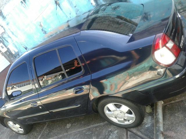Clio sedan 1.6 financia com 3 mil de ent