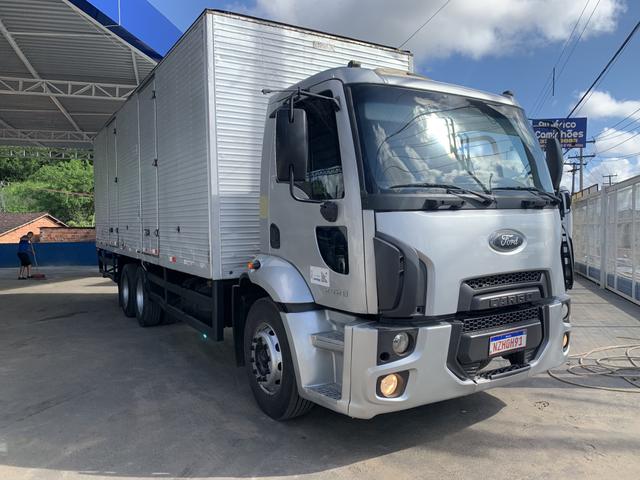 Ford CARGO 2428 - Ano: 2012 - Baú - Foto 2
