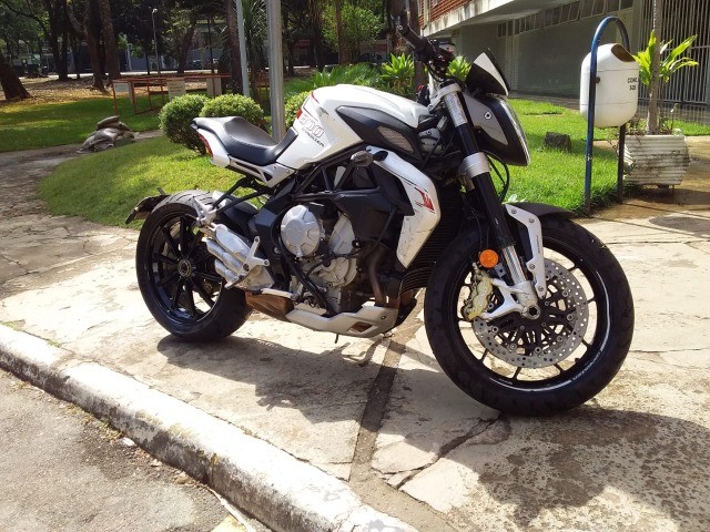 MOTO MV AGUSTA 800 BRUTALE MODELO TOP DRAGSTER 2012 15.000KM