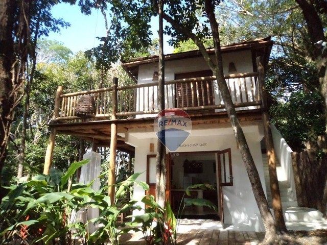 RE/MAX Safira vende propriedade com 4 bangalôs em Trancoso, Bahia.