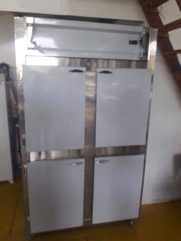 Geladeira e freezer industrial vertical em aço inox sob medida