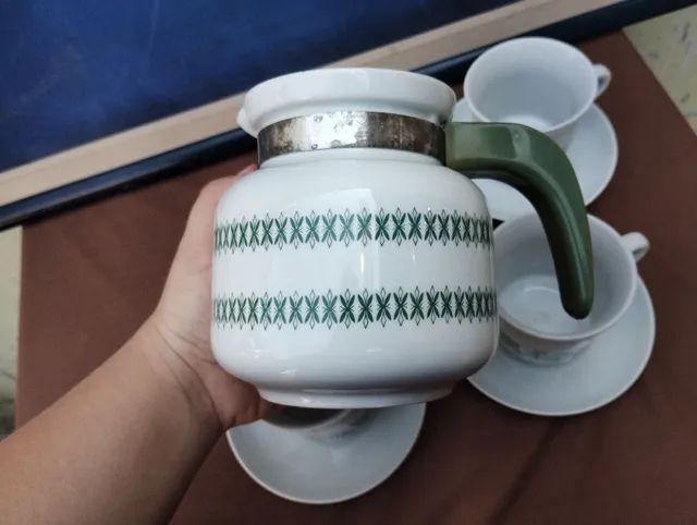 LINDO E ANTIGO JOGO PARA CHÁ E CAFÉ EM PORCELANA POZZANI