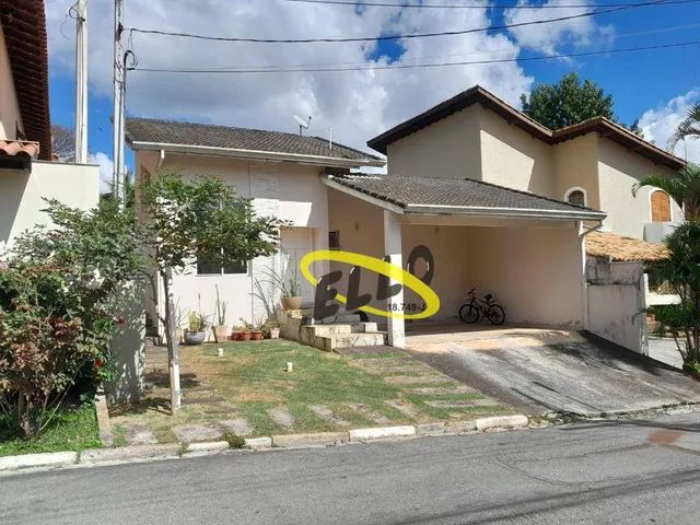 Oportunidade! Casa Térrea e Isolada, em Condomínio Fechado!