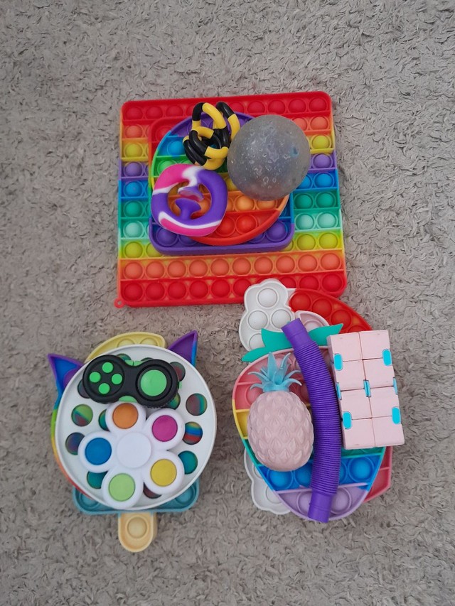 Fidget toys kit +18 anúncios na OLX Brasil