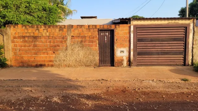 Casa Res. Flores, de laje sendo 3 quartos, e etc com quintal de 250m² e varanda