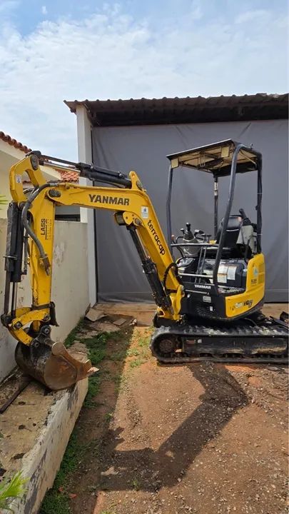Mini escavadeira YANMAR Vio 17 - Impecável!