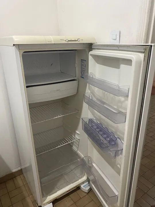 Geladeira Usada funcionando perfeitamente, falar com Alex * - Foto 3