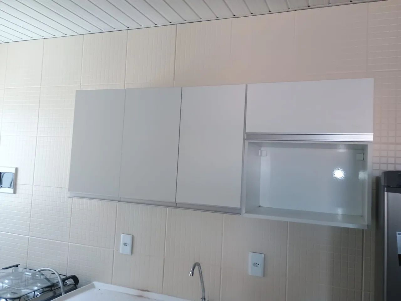 Armário com 3 portas com nicho para microondas  - Foto 2