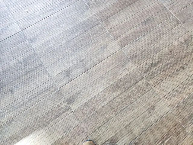 PORCENATO IMITA MADEIRA 60x60 - Foto 2