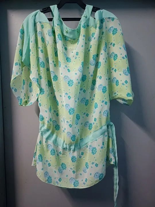 Blusa floral verde água