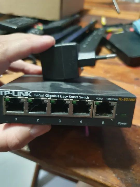 Switch TP-LINK  5 port Gigabit 10/100/1000 - usado