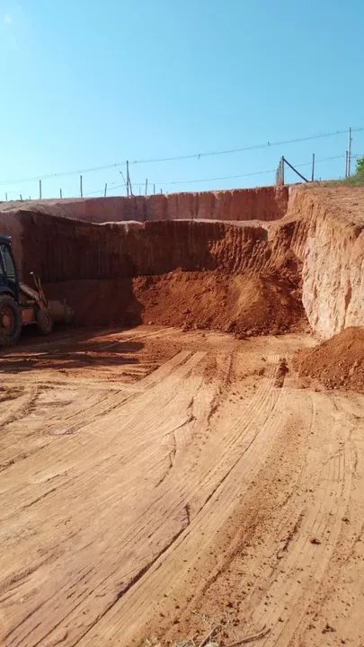 Retroescavadeira e caçamba basculante  - Foto 5