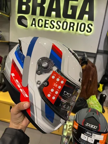 Capacete LS2 com óculos interno
