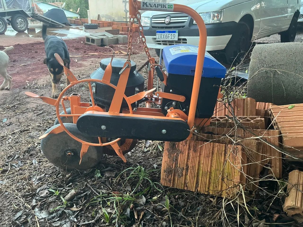 Plantadeira e adubadeira, para tratorito. 