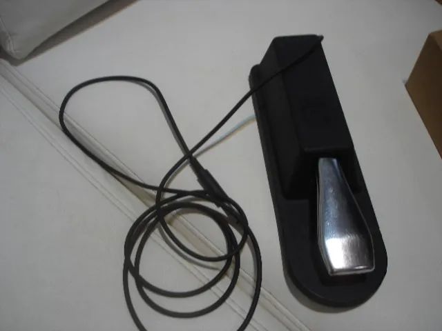 Pedal de Sustain YAMAHA FC4 tipo piano  - Foto 3