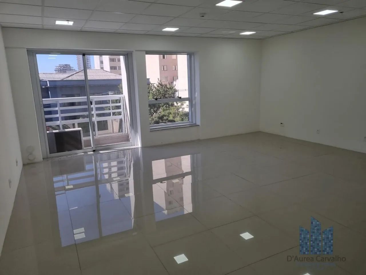 Conjunto Comercial para Venda em São Paulo, Liberdade, 2 banheiros, 1 vaga