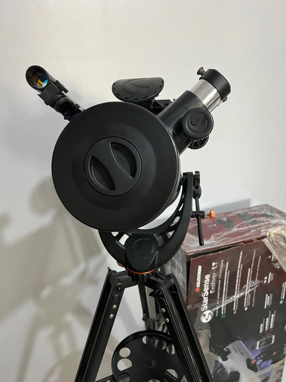 Telescópio CelestronStar sense.
