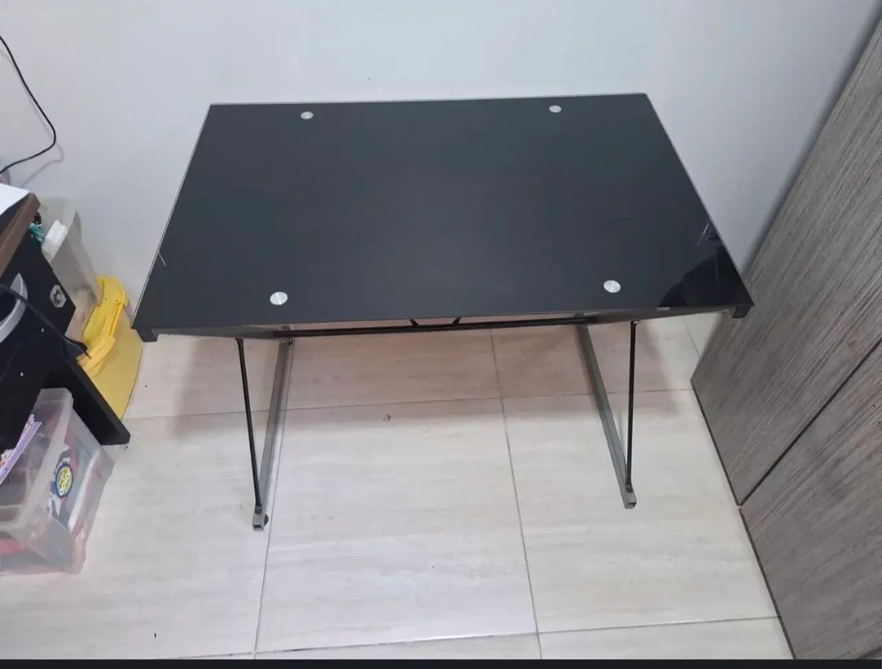 Escrivaninha de vidro temperado preta - ESTILO INDUSTRIAL - Foto 3