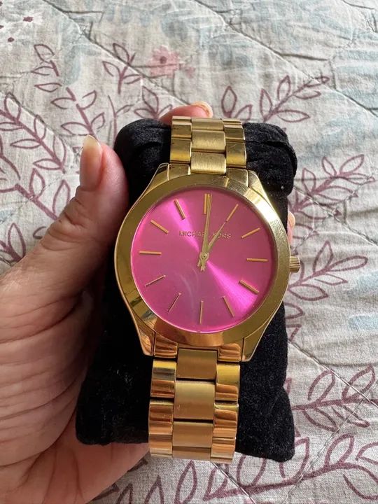 Relógio Michael Kors dourado fundo Rosa feminino - Foto 3