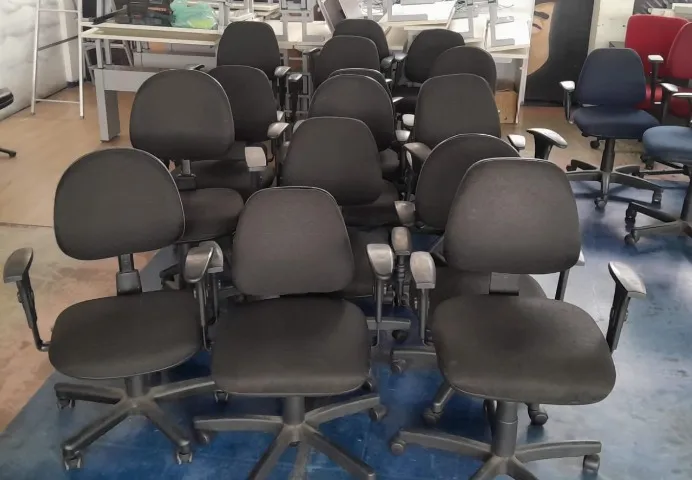 Cadeira Preta - Conforto e Elegância para Escritório