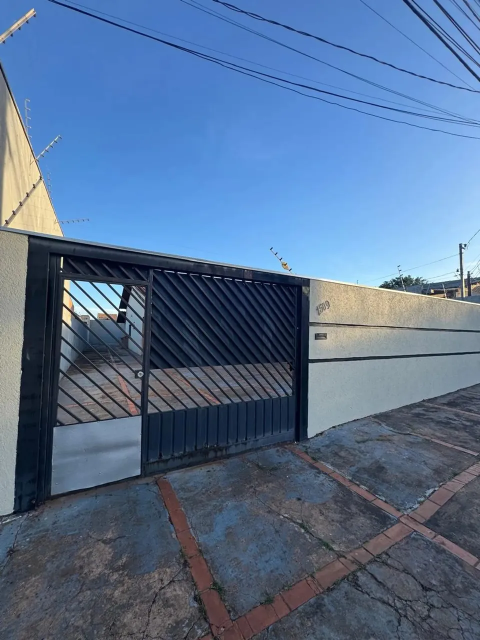 LUGA-SE CASA ESPAÇOSA 2 QUARTOS (1 SUÍTE) E EDICULA | QUINTAL AMPLO | VAGA PARA VÁRIOS C