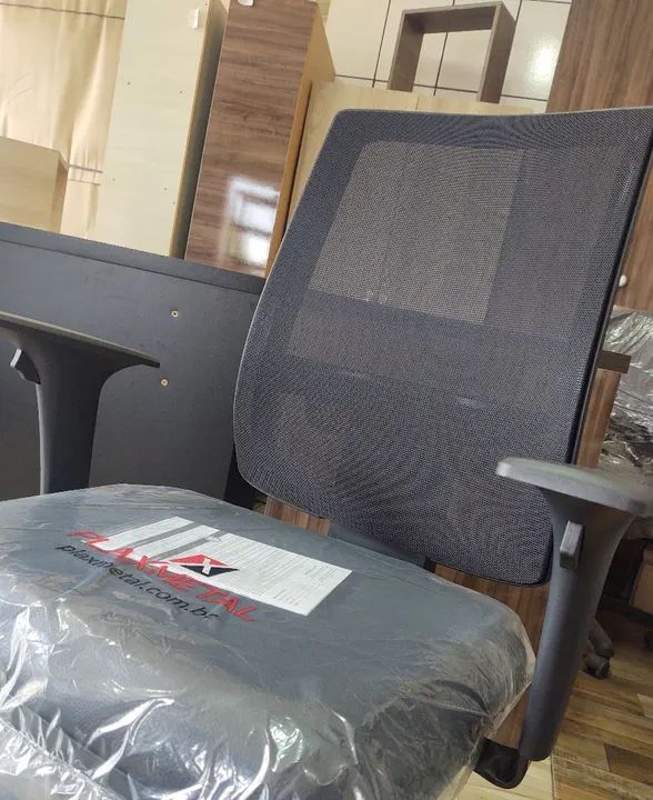 Cadeira de Escritório Giratória com Rodinhas - Foto 4