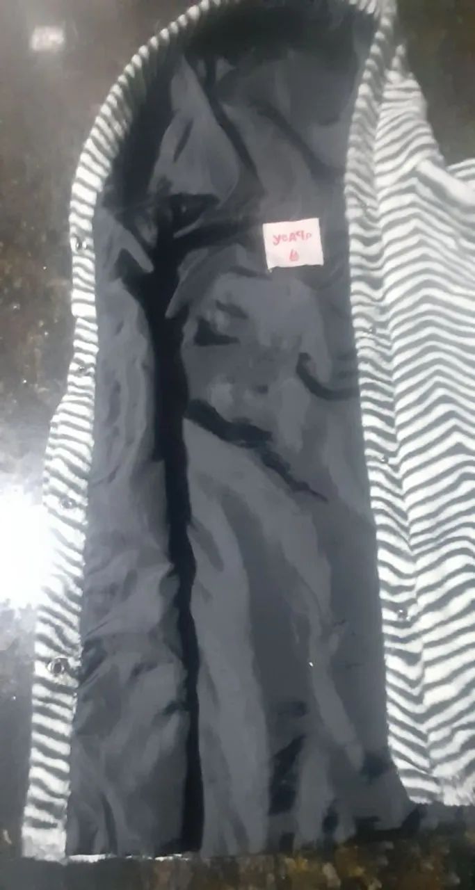 Colete peluciado com capuz - Foto 5