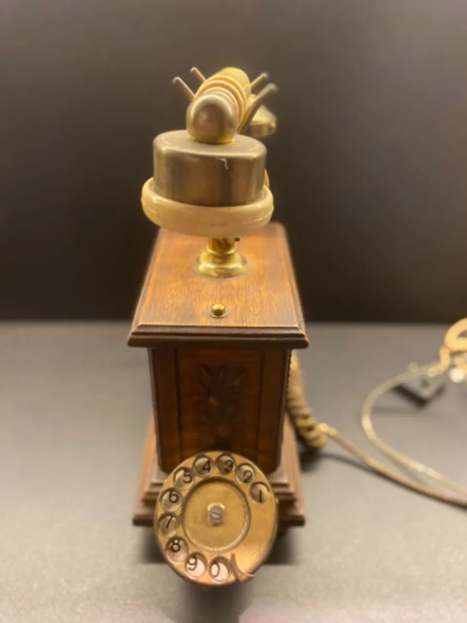 Telefone Antigo de Mesa em Madeira - Foto 2