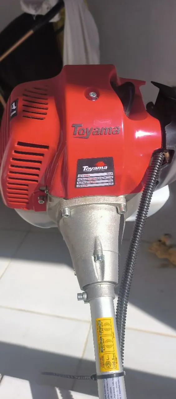 Roçadeira Toyama tbc52x semi nova